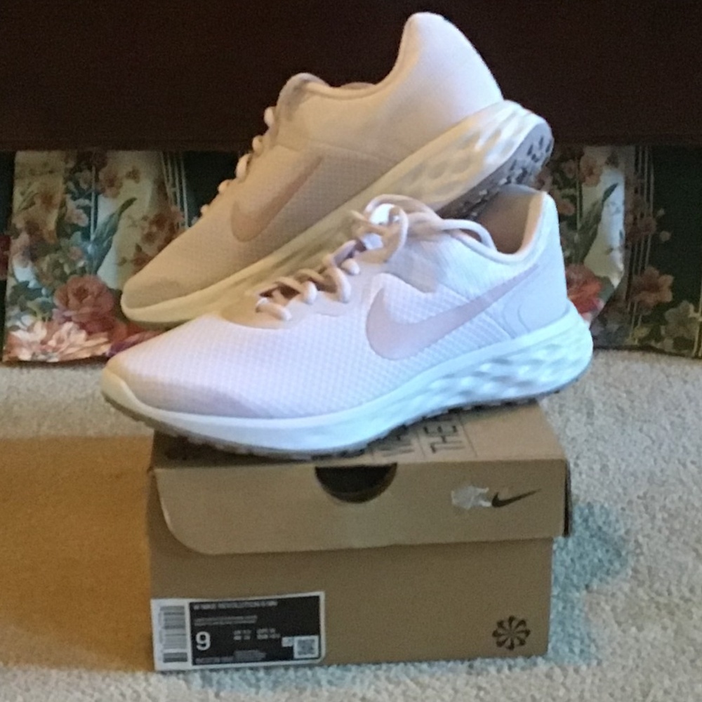Nike Revolution 6 NN Running Shoes NEW Women’s Size 9